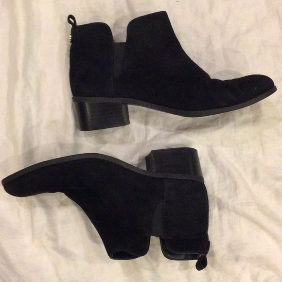 Tommy Hilfiger Black Suede Ankle Booties Pointed Toe Size 8M - Picture 1 of 7